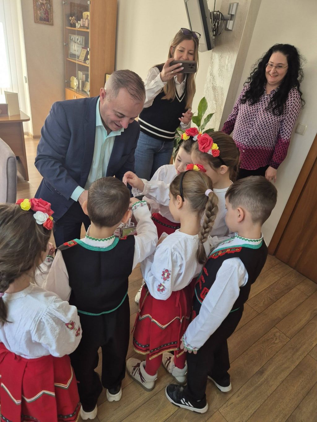 Мартенски поздрав към кмета на Община Сандански - ДГ Пролет - Сандански