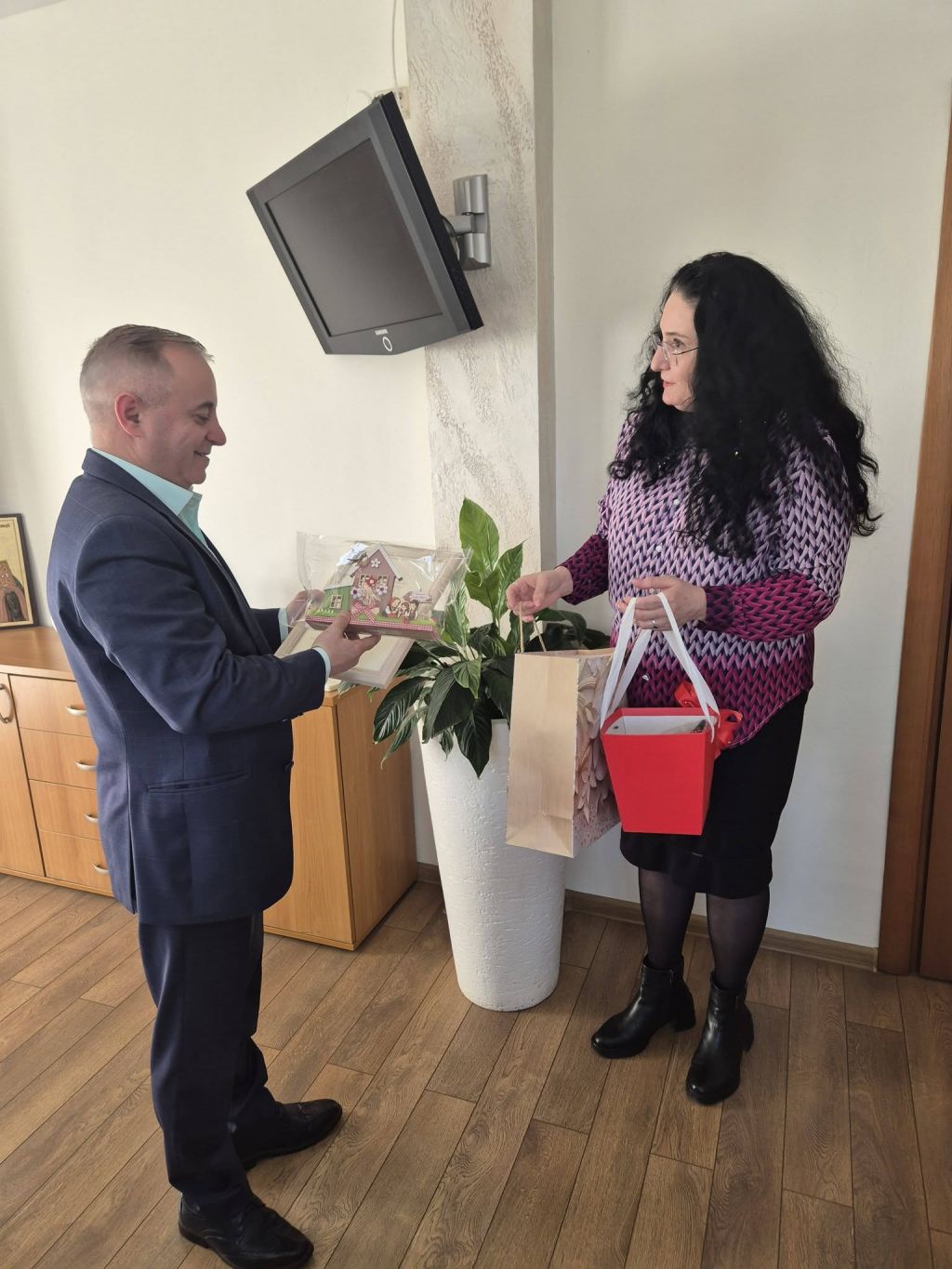Мартенски поздрав към кмета на Община Сандански - ДГ Пролет - Сандански