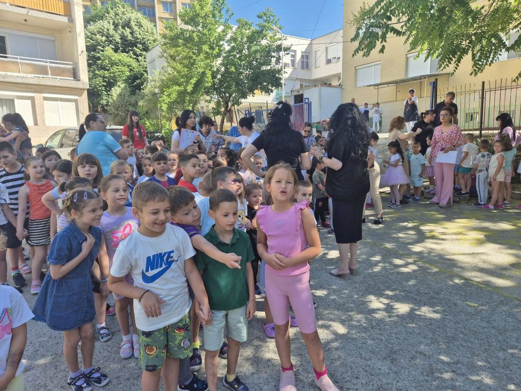 Учебна евакуация с участието на служители от РСПБЗН - Сандански - ДГ Пролет - Сандански